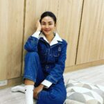 Jennifer Hong Instagram - 👋👋👋 好久沒上社群 決定穿上～ 穿搭達人鮪魚兒的美美禮物 來跟我可愛的鈴鐺們分享近況 消失好長一段時間的我在年後社群帳號突然被封鎖⋯了 怎麼照著步驟操作就是無法解鎖 鈴鐺們也有遇過這種情況嗎？？？ 明明都照著步驟ㄧㄧ操作了 可就會一直鬼打牆似的又回到原點然後還是解不開⋯真的氣到想翻桌耶🤬 還好我的神隊友幸星娛樂的大家長林可喬女士神之手摸一摸後⋯就解鎖了！真的太神奇了傑克🥰 這就是為什麼我許久沒分享動態的原因。 . . . #lingling #clothes #finally #happy @weiyin.com.tw @hsinstarforever