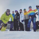 Jennifer Hong Instagram - 🧑‍🤝‍🧑 朋友能一起出國實屬不易，若還能在旅途中彼此照顧，那真的是旅行中最美麗的風景了！ 這群可愛的小夥伴們～窩心！♥️♥️♥️♥️♥️♥️ . . . #lingling #snowboard #happy #friends