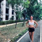 Jennifer Hong Instagram – 🏃

雖然已經全身濕透
但是有天然的超級大風扇吹著
完全不感覺悶熱吶

颱風來臨前跑步可舒服了😌
6公里收操
.
.
.
#lingling #run #running #typhoon #颱風 #fan #natural