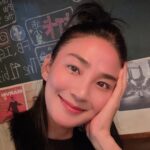 Jennifer Hong Instagram - 🍹 朋友說黑麥啤酒有保濕、收縮毛孔的功效請我喝⋯😒 有沒有這麼厲害我不知道 只知道熱熱的夏夜來杯甜甜的飲料～嗯～～好冰好好喝阿！ . . . #lingling #friend #sweet #summernight #summer #drink