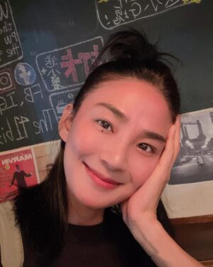 Jennifer Hong Instagram - 🍹

朋友說黑麥啤酒有保濕、收縮毛孔的功效請我喝⋯😒
有沒有這麼厲害我不知道

只知道熱熱的夏夜來杯甜甜的飲料～嗯～～好冰好好喝阿！
.
.
.
#lingling #friend #sweet #summernight #summer #drink