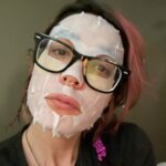 Jennifer Lindberg Instagram - Not sure why, but kinda feeling this get up.. like…I would totally go to party like this .. Which would be never cause those don’t happen anymore. Anyhoo… Just another fascinating post. W content not to be missed. Happy Friday pumpkins. 🌺