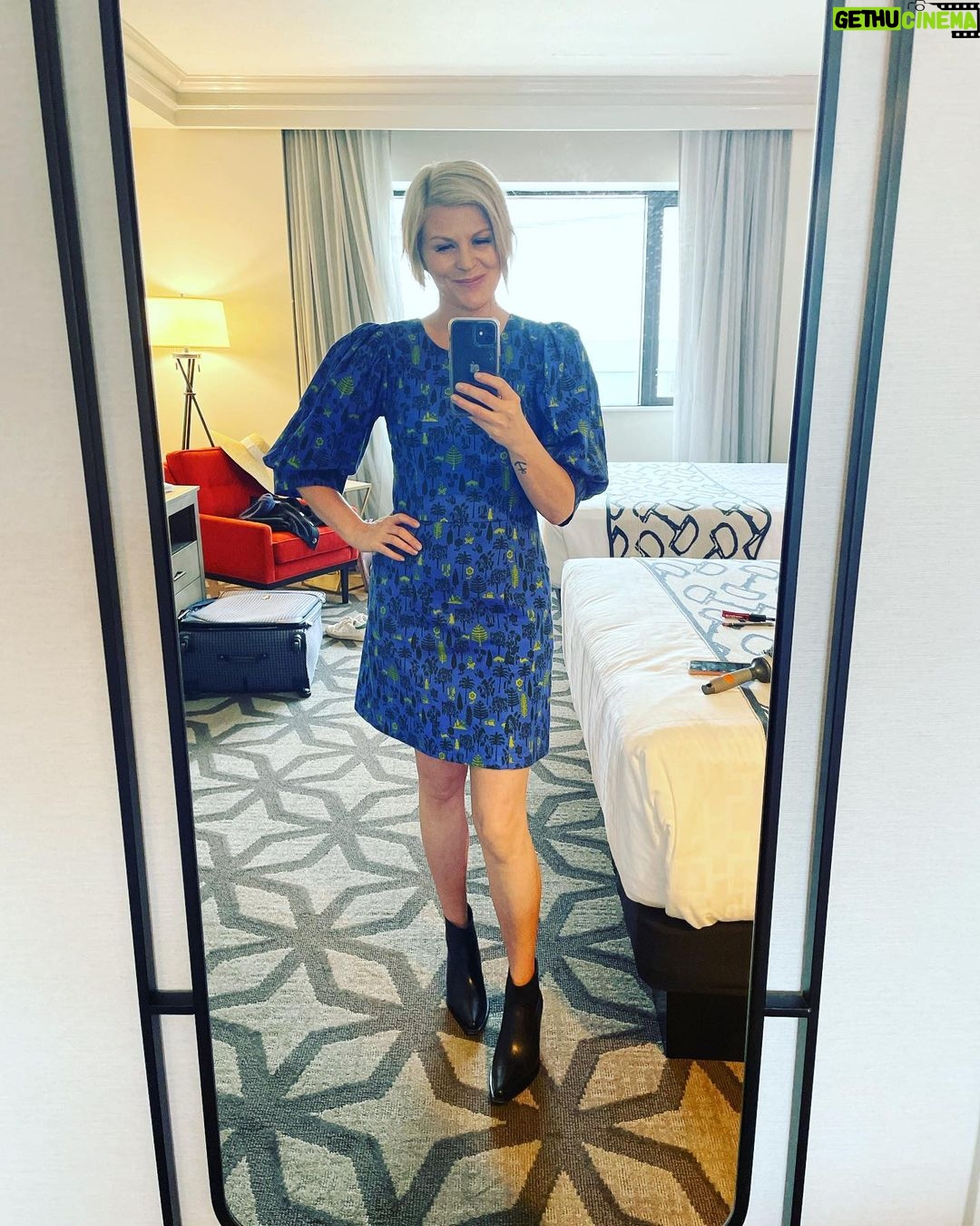 Jennifer Robertson Instagram - Derby day one: bourbon tasting dress: @birdsofna Shoes: @aninebing