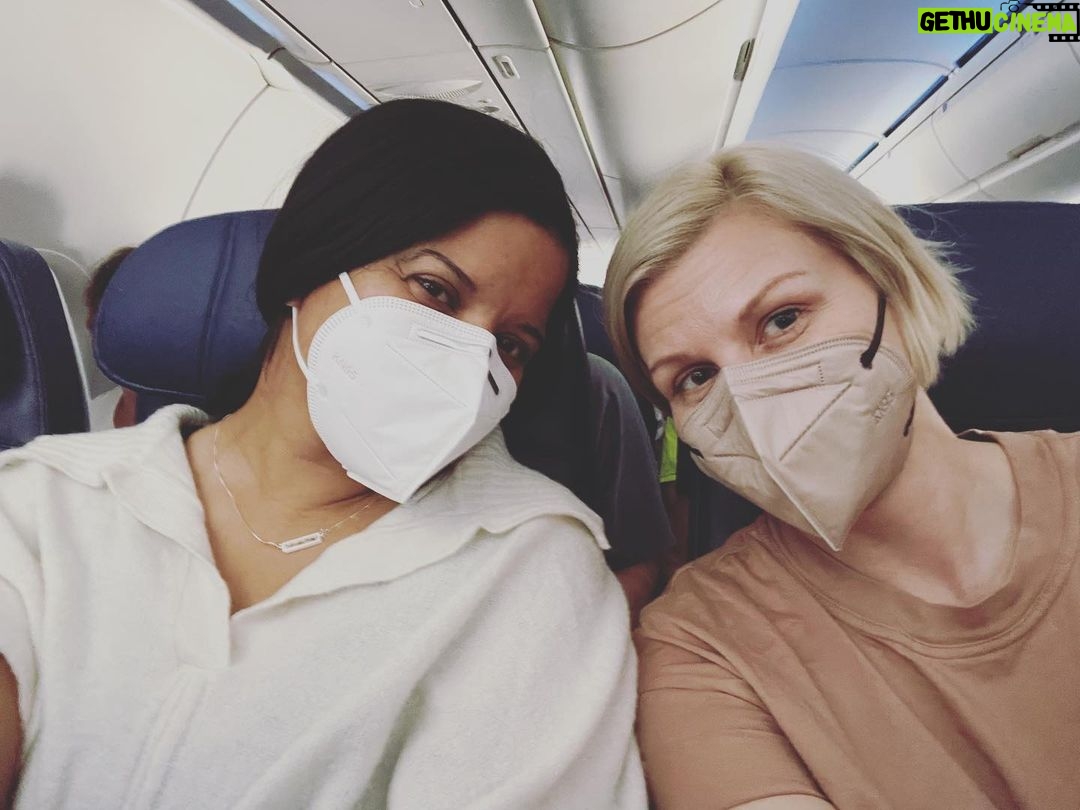 Jennifer Robertson Instagram - On my way to Kentucky with @somuchglitter ! 🐎