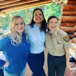 Jennifer Robertson Instagram - Had so much fun with this cast and crew last summer. One of my favourite moments : hanging with the cast and someone asked @hjthomasjr about ET and I said “You were in ET?? What character were you?” Think I had him fooled for 3 seconds. 😉 Rent or buy on digital today (US only)