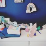Jennifer Robertson Instagram - 11-year-old’s workspace. ❤️