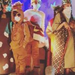 Jennifer Robertson Instagram - Kid in camel costume is a mood and I’m very much here for it. #singlealltheway @netflixfilm