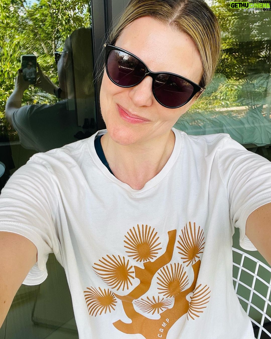 Jennifer Robertson Instagram - So happy to wake up in LA to spend the day with my @gngbts friends including @briannehowey who bought us these matching t-shirts on our trip to Joshua Tree.