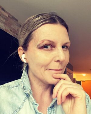 Jennifer Robertson Instagram - You know when you stand on an questionable chair to reach something high up? DON’T do that kids.