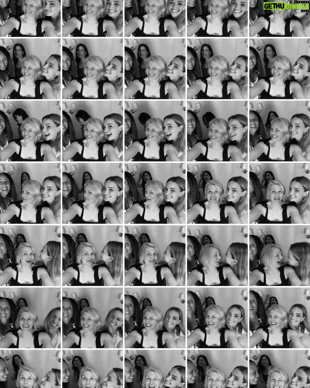 Jennifer Robertson Instagram - @sohohouse with these brilliant babes. Such fun. We took a few pictures. 😉