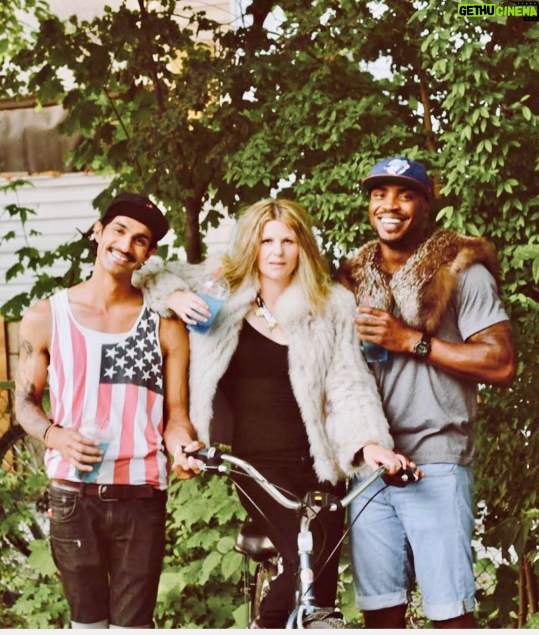 Jennifer Robertson Instagram - TBT to that one day 8 years ago that I thought I was cool.
