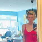 Jennifer Robertson Instagram - Baywatch remake with a surly 50-year-old who is not a strong swimmer. Who should I pitch this to first?