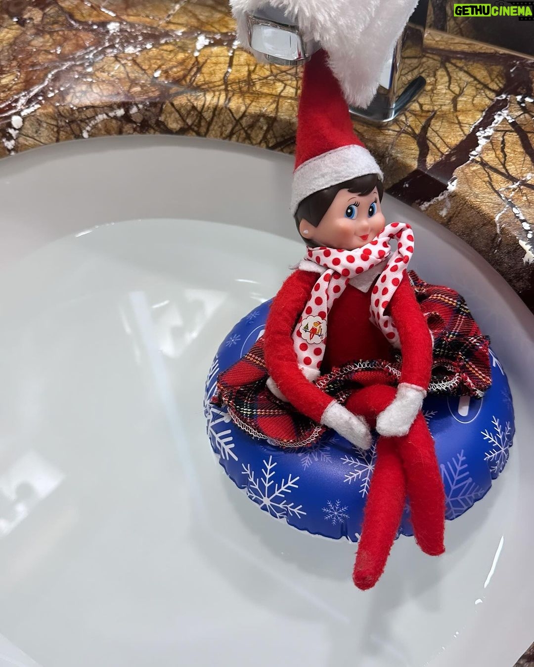 Jennifer Walcott Instagram - Elf on the shelf, came to our hotel ready to go tubing with us❄️