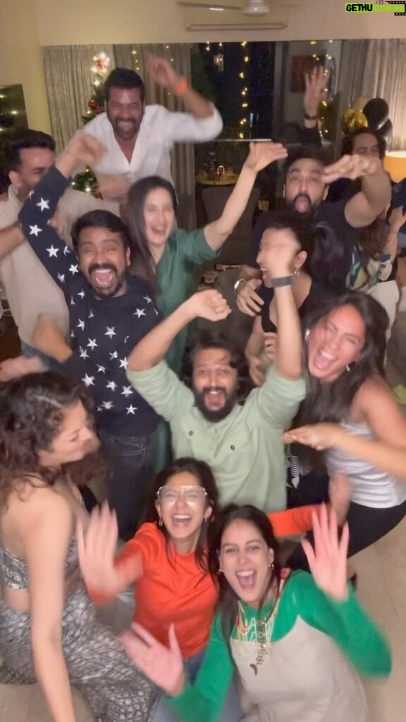 Jennifer Winget Instagram - Join us in sayin’ Heya to our playah, Riteish D with Big props…and cheers to this routine of choreographed and rigorously rehearsed dance dos and our unco-ordinated yet unabashed moves to his groove at every party… and in life! How blessed are we to have you, share you in close company and celebrate you everyday. Happy birthday… @riteishd we love you! 💗💗💗