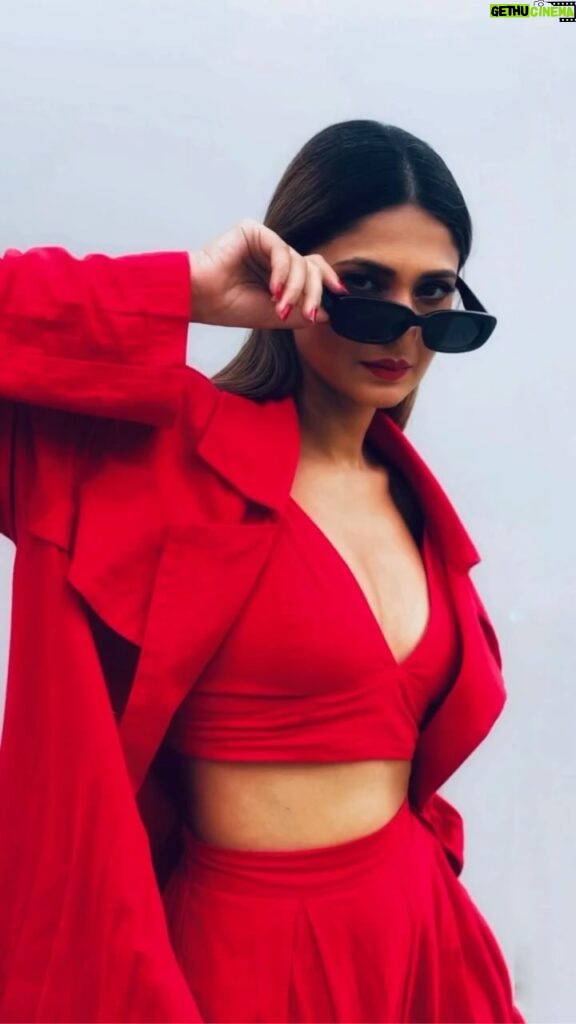 Jennifer Winget Instagram - My LBD is crimson in colour! …And it takes me from Red Riding Hood to Hawkeye in a flash. #hitthebrief Styling: @sobosatan Hair: @hairbysharda Makeup: @sonamvaghani.mua