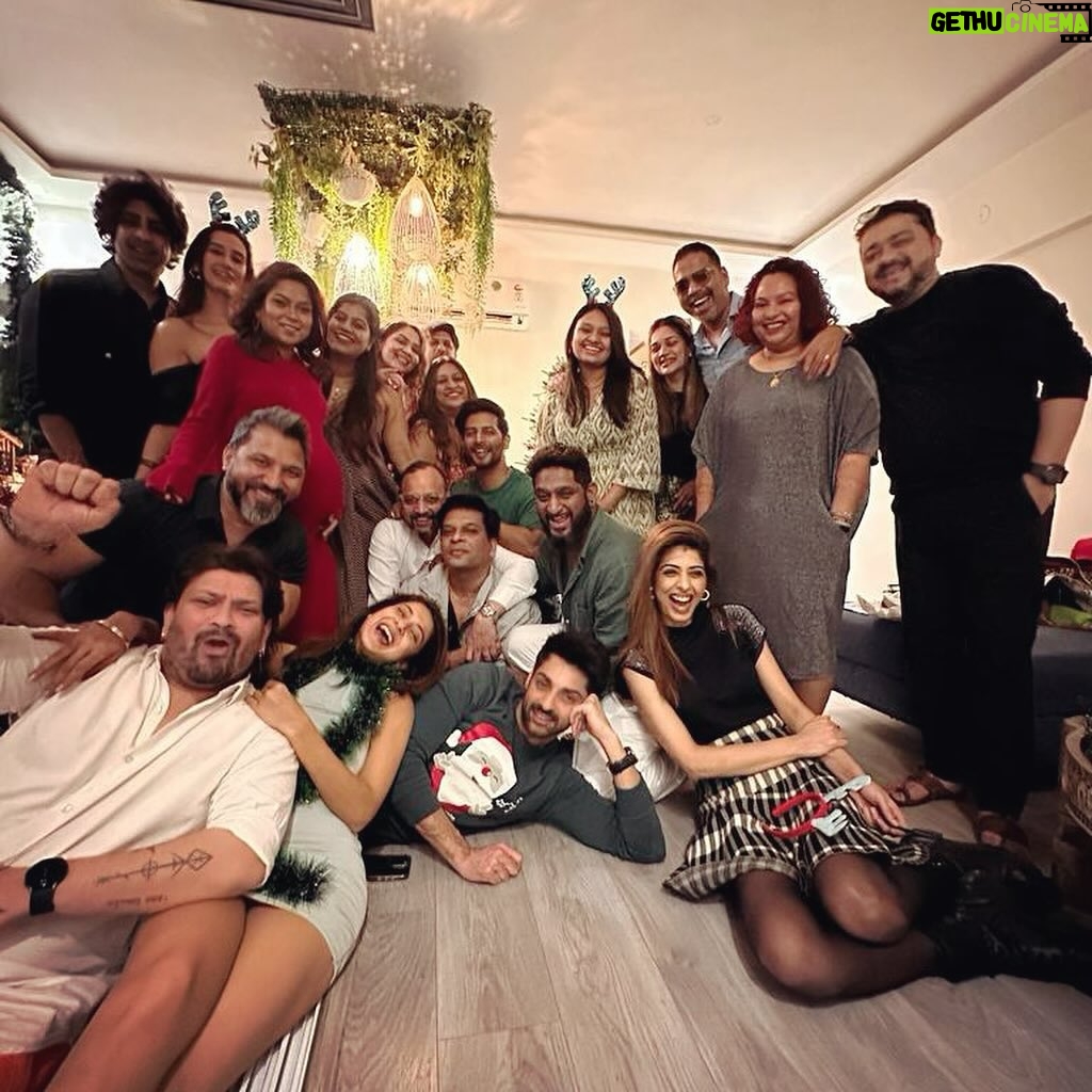 Jennifer Winget Instagram - Blessed be this season that engages the whole world in a conspiracy of love… …And yesterday was proof that I revel in its abundance! Thank you to everyone who made it and made “meri” Christmas a warm and fuzzy one. Family & Friends, both, the furry and fiercely steadfast kinds, who came from far and wide, and who also came bearing gifts. I see you, I feel you, I love you…to bits! 🎄✨ #christmas2023 #xmasrituals