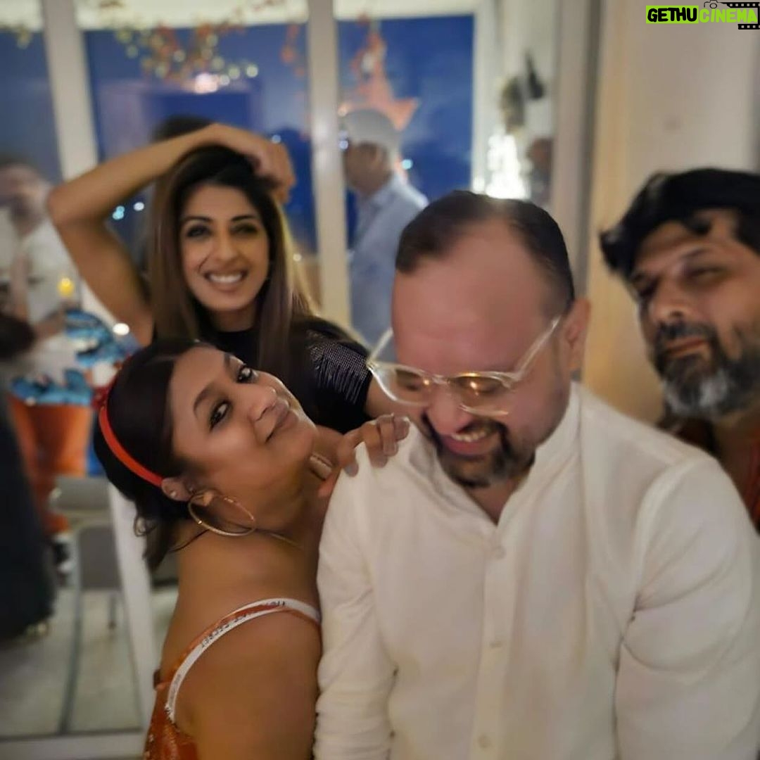 Jennifer Winget Instagram - Blessed be this season that engages the whole world in a conspiracy of love… …And yesterday was proof that I revel in its abundance! Thank you to everyone who made it and made “meri” Christmas a warm and fuzzy one. Family & Friends, both, the furry and fiercely steadfast kinds, who came from far and wide, and who also came bearing gifts. I see you, I feel you, I love you…to bits! 🎄✨ #christmas2023 #xmasrituals