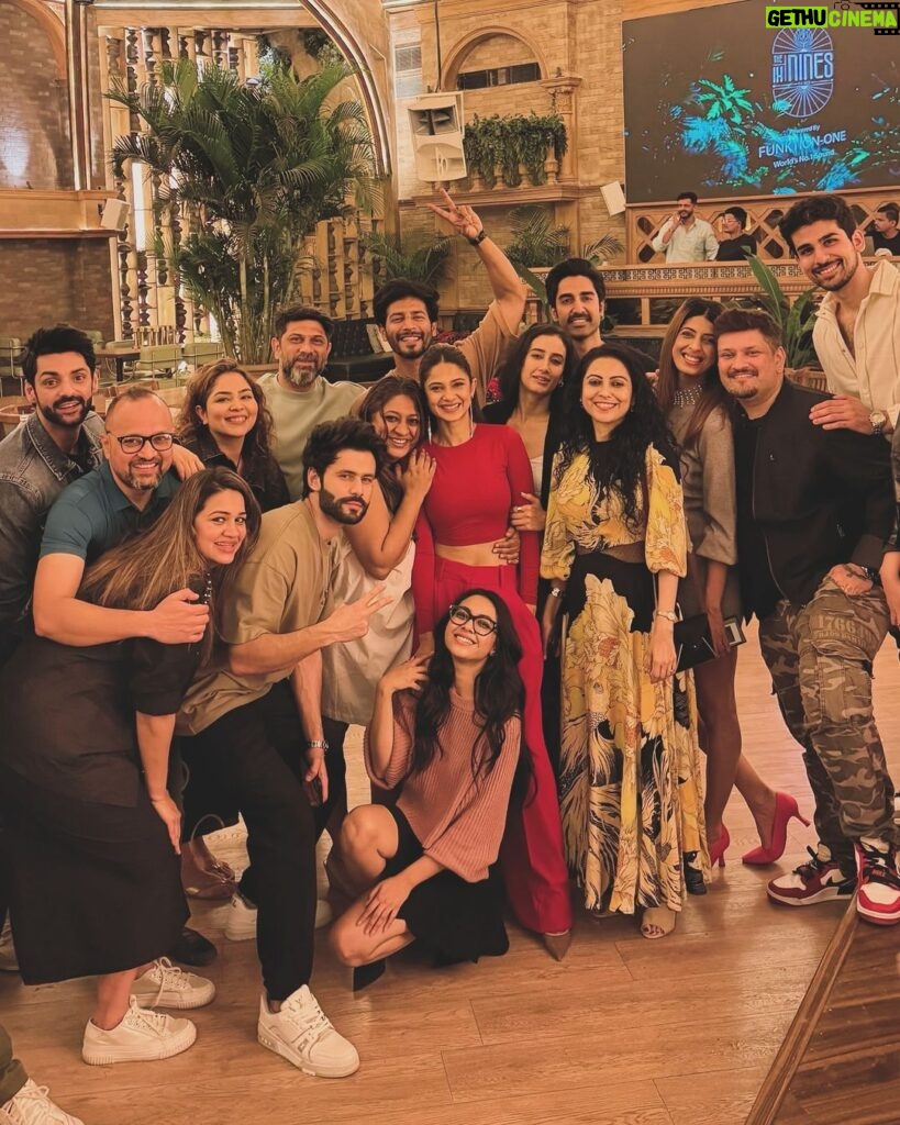 Jennifer Winget Instagram - Love is in the air and on the screen! Grateful for these incredible friends and castmates as we embark on this exciting journey together. Happy Valentine’s Day from our show family to yours! 💖🎬