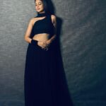 Jennifer Winget Instagram - Been lit, still lit. Ready to light it up all over again tonight. So on my count, everybody say, “Ooh!”✨ #happydiwali🪔 MUA @sonamvaghani.mua Hair @hairbysharda Styling @stylingbyvictor @sohail__mughal___ Outfit @limerickofficial Accessories @nornament @papillonpublicrelations