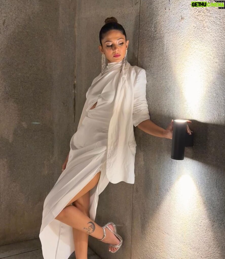 Jennifer Winget Instagram - Be not afraid of being called unfashionable. But stylish…??? Well, Thank you for the honour @brandempower.in My style avengers @sobosatan @sonamvaghani.mua @hairbysharda to the rescue!