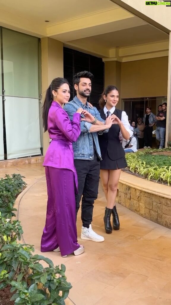 Jennifer Winget Instagram - Laughter, camaraderie, and a whole lot of fun with @karanwahi @reem_sameer8 Do catch us on the 12thFeb only on @sonylivindia #promtions#RvsR#sonyliv
