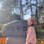 Jeon Hye-won Instagram - 내가 꽃을 얘랑 보네... 즐겁다고^__^