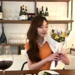 Jeon Hye-won Instagram - 윰언니 꽃선물🌷 음식 와인 진짜 진짜 미친맛.... #르자당도산 르자당브런치카페