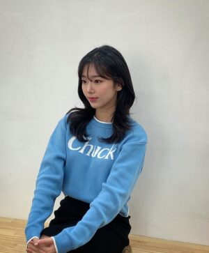 Jeon Hye-won Instagram - 💙
.
.
.
메컵 - @jennyhouse_ssung 
헤어 - @jennyhouse_su.ubeen
