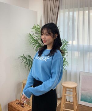 Jeon Hye-won Instagram - 💙
.
.
.
메컵 - @jennyhouse_ssung 
헤어 - @jennyhouse_su.ubeen