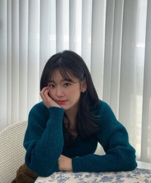 Jeon Hye-won Instagram - 💙
.
.
.
메컵 - @jennyhouse_ssung 
헤어 - @jennyhouse_su.ubeen