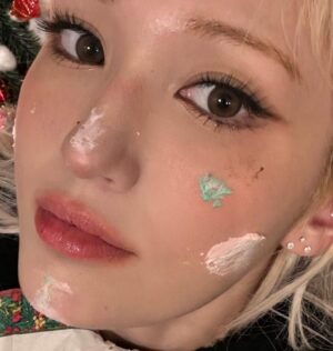 Jeon So-mi Instagram - Glyfing