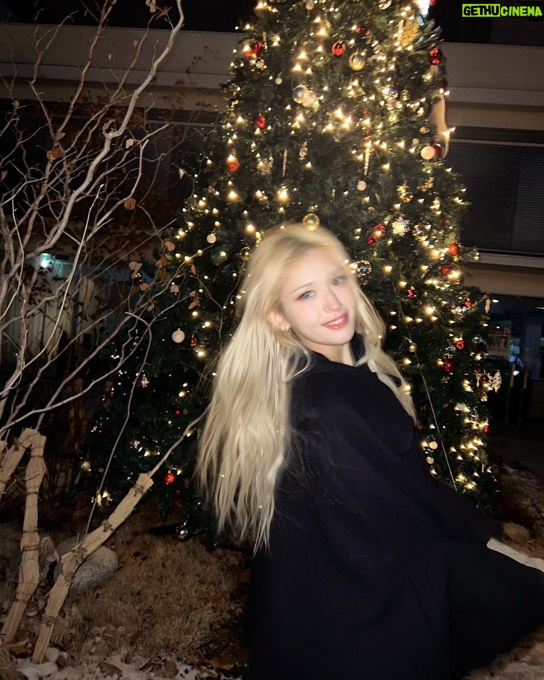 Jeon So-mi Instagram - #PradaHoliday23 @prada
