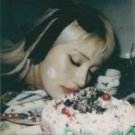 Jeon So-mi Instagram - JEON SOMI x BIG Naughty ‘Ex-Mas’ foto @bignaughtyboi my lilboi🧚🏻‍♀️ ⠀ #ExMas #전소미 #JEONSOMI #BIGNaughty #빅나티 #더블랙레이블 #THEBLACKLABEL #H1GHRMUSIC #하이어뮤직