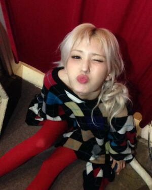 Jeon So-mi Instagram - EX-MAS on repeat 🚨