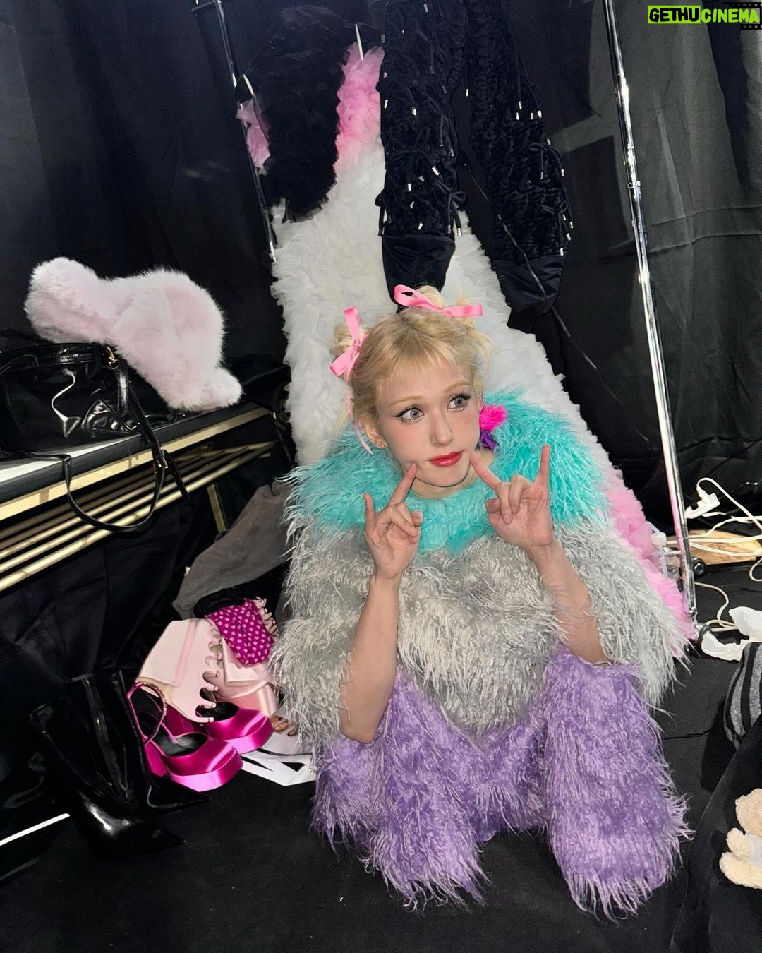 Jeon So-mi Instagram - 私を愛してくれますか?🧸💝 愛の告白先着順で受け付けます 🐣🛸