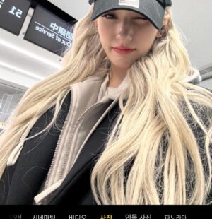 Jeon So-mi Instagram - 엄마빼고 가는 마마