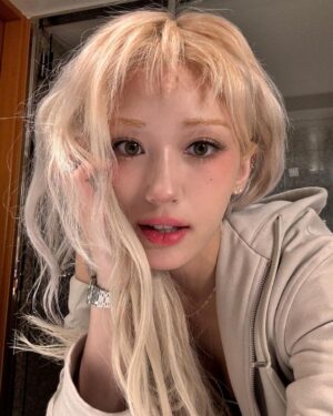 Jeon So-mi Instagram - Cherry Tomato