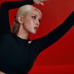 Jeon So-mi Instagram – 웰비잉은 우리 모두를 위한 특별한 여정이에요. 진정으로 중요한 것을 발견하고 목표를 추구하며 충족감을 찾는 것입니다. 

소미는 가수와 퍼포머로서 음악에 대한 열정을 통해, 자신만의 웰비잉을 찾습니다. 

우리 개개인의 여정은 다릅니다.
#findyourwellbeing
