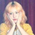 Jeon So-mi Instagram – 💦나이아신아마이드 미셀라 클렌징 워터💦
데일리 메이크업부터 진한 무대 메이크업까지 
딥 클렌징이 가능하지오🧼🫧
토너처럼 부드럽고 촉촉한 마무리감이니 부담없이 
슥삭슥삭 하기 좋은 제품입니다요..🩵
#cosrx #niacinamidemicellarcleansingwater