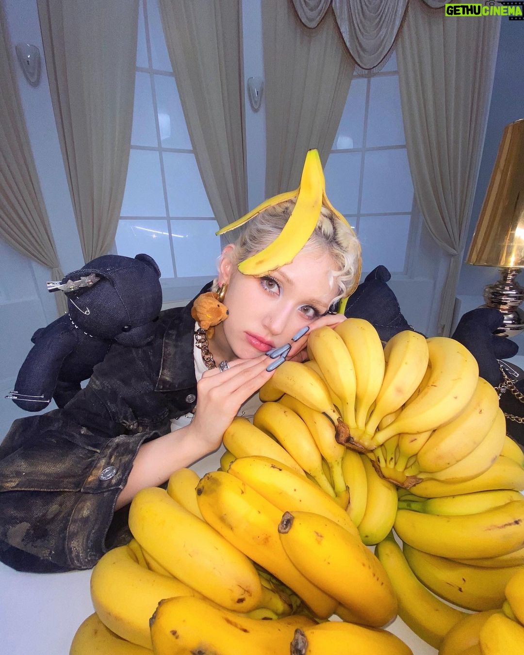 Jeon So-mi Instagram - The black Is what I Rep outfit with a lot of Teddy bears if u know what I mean