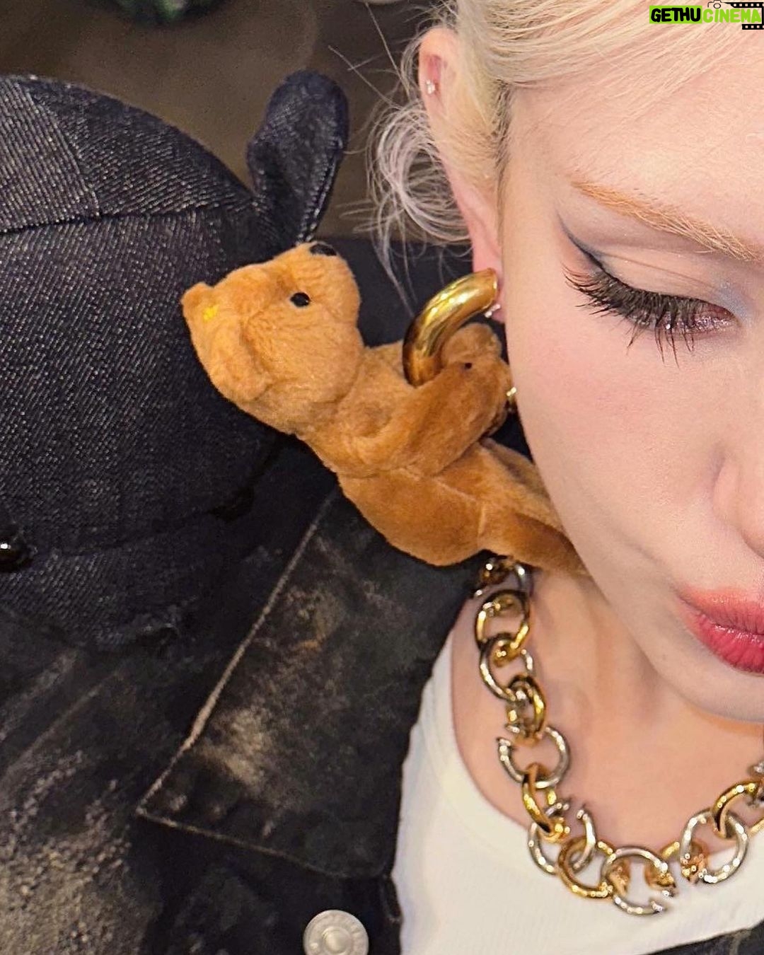 Jeon So-mi Instagram - The black Is what I Rep outfit with a lot of Teddy bears if u know what I mean