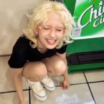 Jeon So-mi Instagram - Music core🩷 앉은것도 선것도 아녀 그게 나여