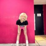 Jeon So-mi Instagram - Music core🩷 앉은것도 선것도 아녀 그게 나여