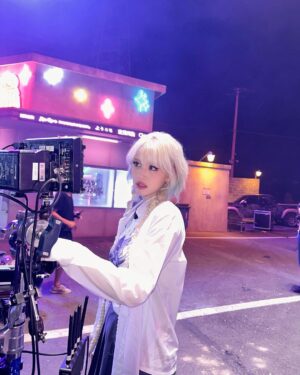 Jeon So-mi Instagram - 🌸➰😈