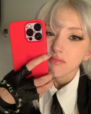 Jeon So-mi Instagram - 컴백 🦷틀남아서 신난사람이요🪩🔫!!