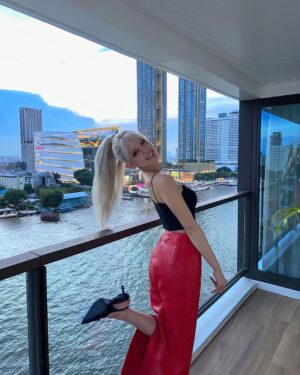 Jeon So-mi Instagram - Magical night with @prada in Bangkok✨❣️#PradaExtends need to extend my trip next time