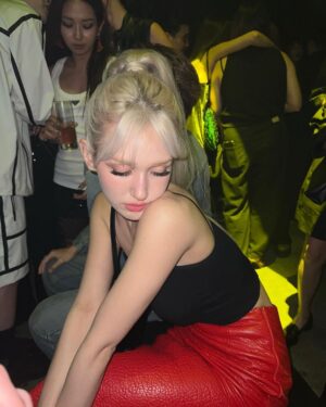 Jeon So-mi Instagram - Magical night with @prada in Bangkok✨❣️#PradaExtends need to extend my trip next time