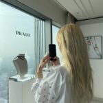 Jeon So-mi Instagram - Starting my day with #PradaEternalGold #PradaFineJewelry @prada