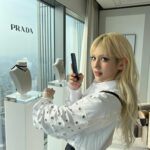 Jeon So-mi Instagram - Starting my day with #PradaEternalGold #PradaFineJewelry @prada