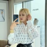 Jeon So-mi Instagram - Starting my day with #PradaEternalGold #PradaFineJewelry @prada